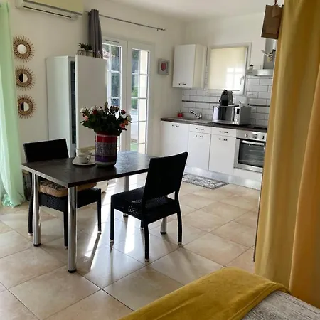 Location De Charme Apartment Antibes